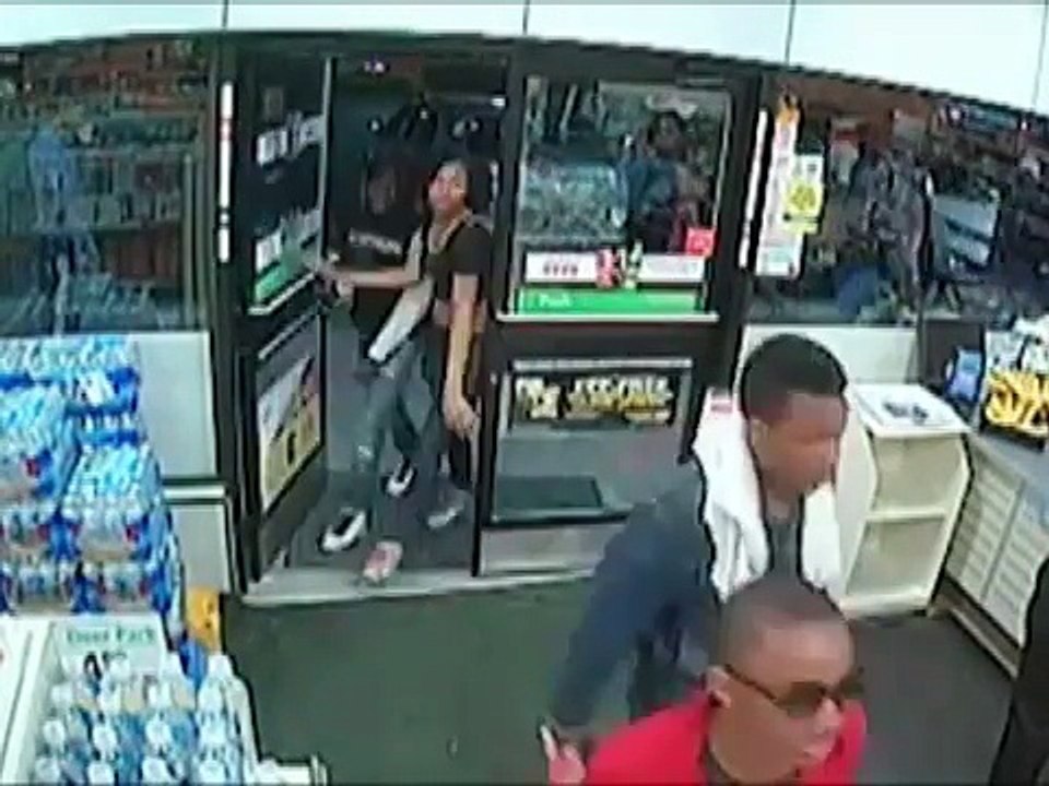 Persons of Interest in Theft II, 4400 b/o Benning Rd, NE, on April 14, 2014