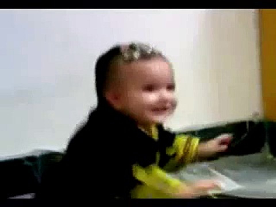 Cute baby dancing to pashto music Pakistani Funny Clips 2013