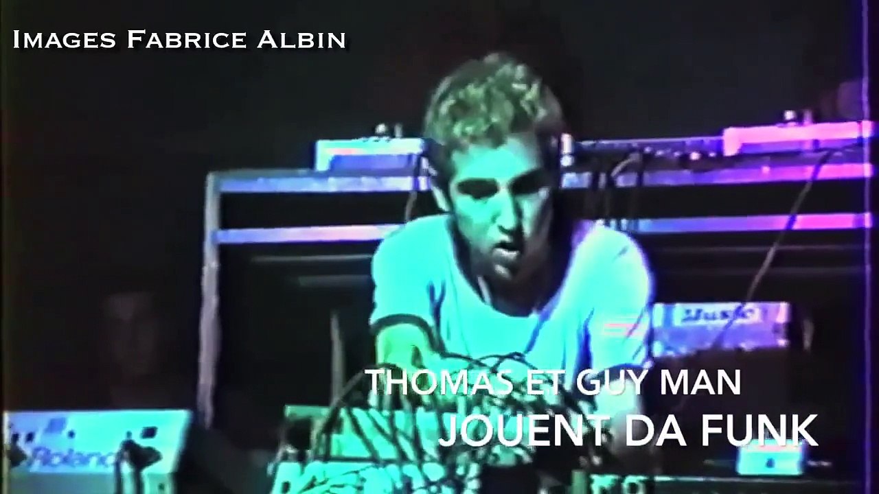 Daft Punk, à visages découverts, en concert à Carros en 1995