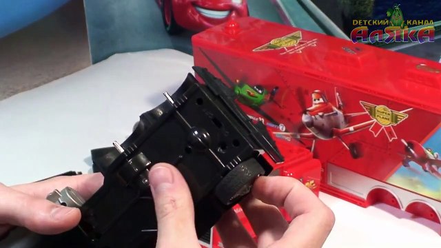 Cartoon toys Disney Pixar Cars. Service and repair CARS 2 : Mack Truck Hauler