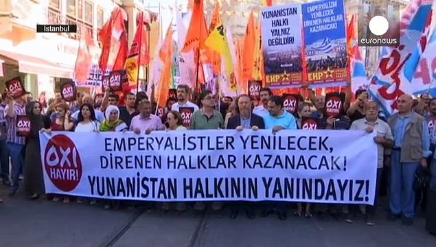 In piazza per Atene: da Lisbona a Istanbul per votare ''No'' al referendum greco