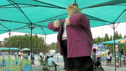 gigantesc puppet - toy  amazing