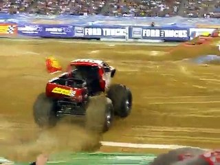 Grinder Monster Truck FREESTYLE At Philadelphia Link Driven by Lupe Soza