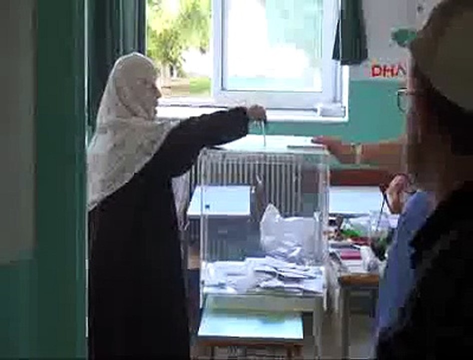 Yunanistan kaderini oyluyor