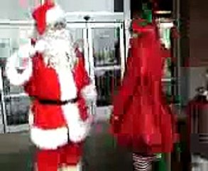 Globe Santa loves to dance