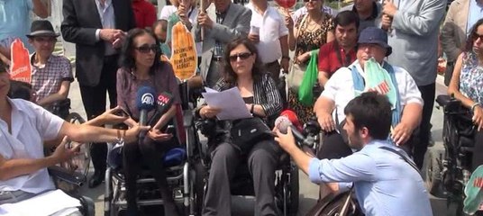 Kas Hastaları Derneği'nden İBB önünde eylem