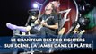 Le chanteur des Foo Fighters remonte sur scène avec une jambe dans le plâtre