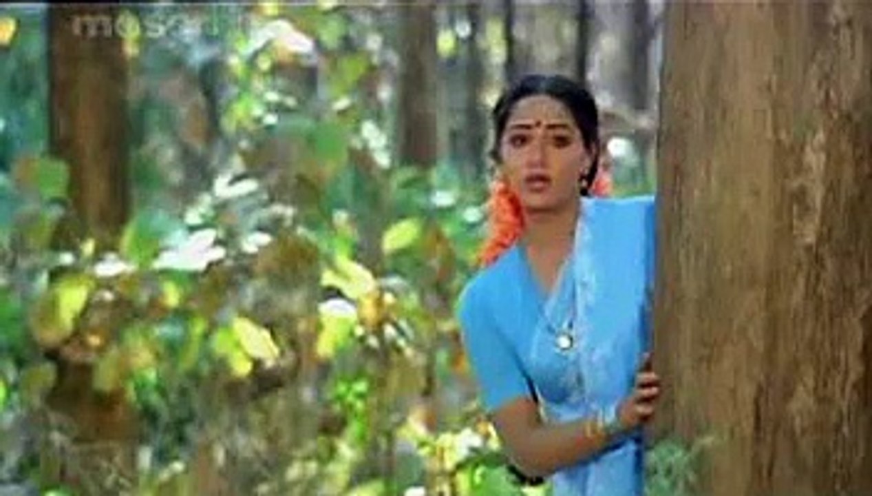 Kulaluthum Kanna song- Mella Thiranthathu Kathavu