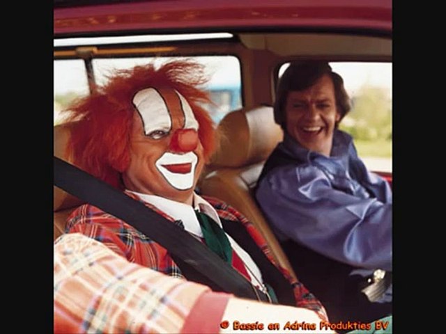 Bassie & Adriaan achtergrondmuziek - Los Pekenikes - Musical 2000