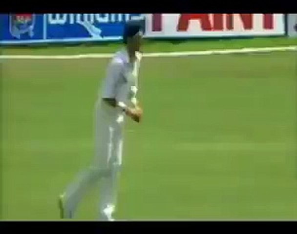 Itni buri huwi is bowler k sath :-P All cricket lovers must watch it