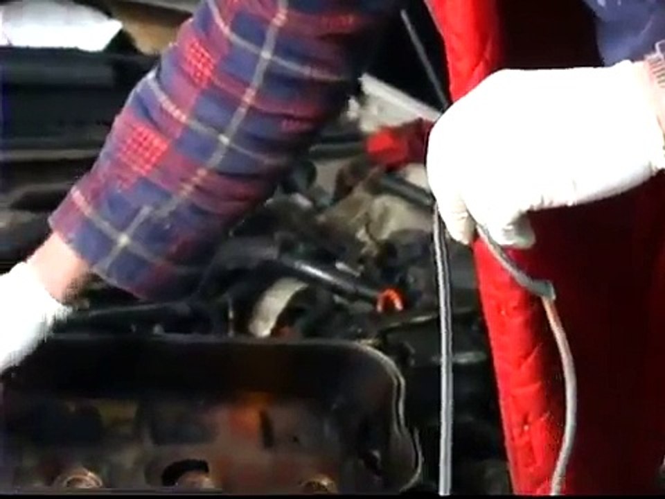 How to Replace a Valve Cover Gasket : Tips for Installing a New Valve Cover Gasket