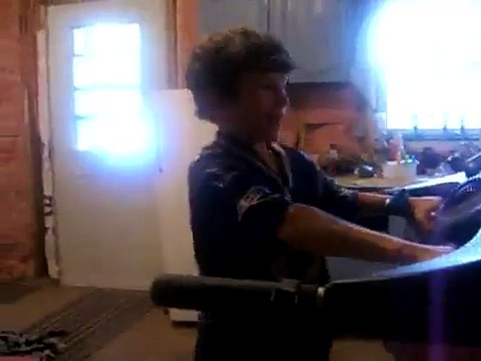 losing pants on treadmill video Dailymotion