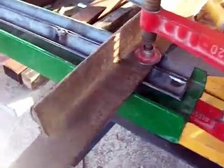 Plegadora o dobladora de chapa casera, de guillotina manual (5/5) Matriz. Prueba final..