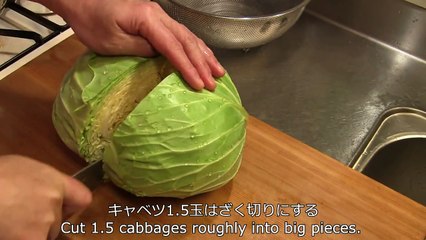 博多名物！みそ味のもつ鍋♪　Motsu-nabe♪(Giblets cooked in a hot pot )