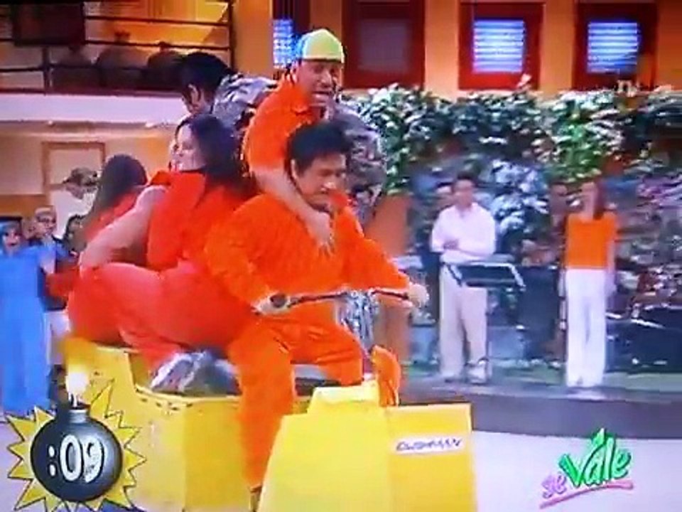 A Chuponcito se le cayó la peluca! x)