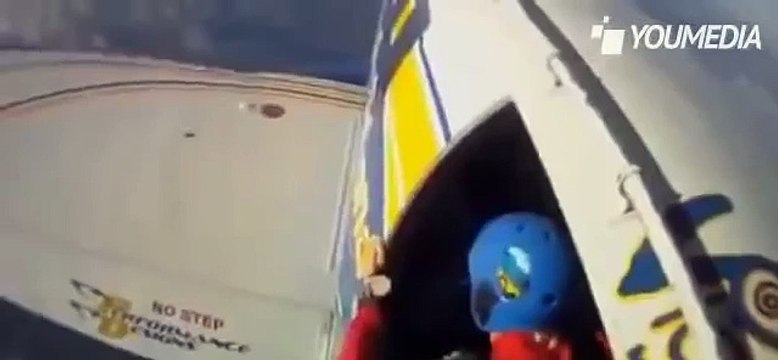 Non si apre il paracadute ma il gesto eroico dell'istruttore gli salva la vita