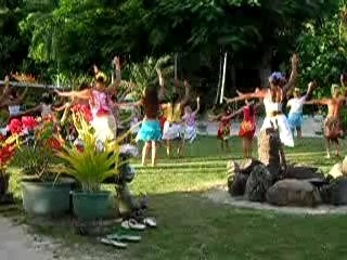 Cours de dance tahitienne Moorea mars 07