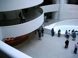 Il Guggenheim Museum di Manhattan al suo interno.