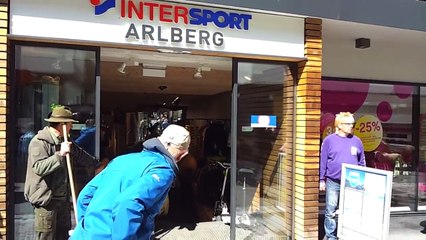 Stantonhammer Schafe im Intersport Arlberg in St. Anton presented by www.moessmer.com