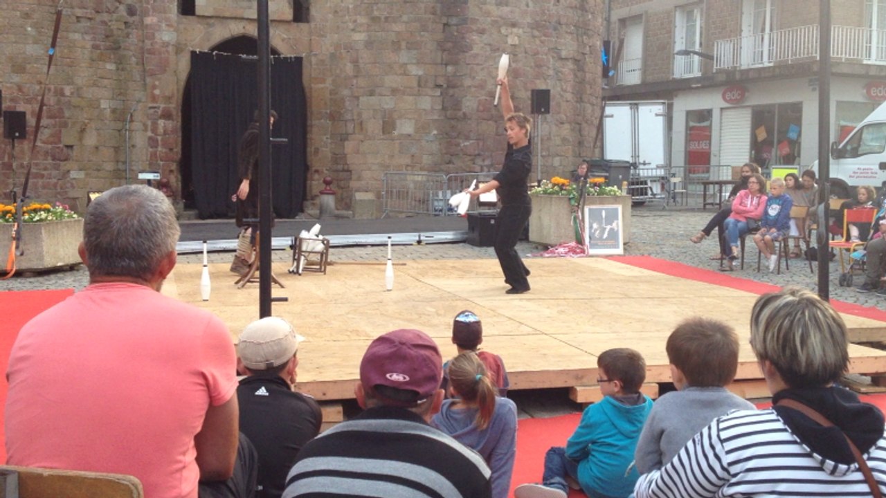 "Quelle est la différence entre un jongleur ?", Cie du Cirque improbable