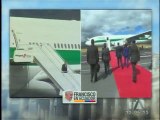 Momento en que papa Francisco sale del avión y pisa suelo ecuatoriano