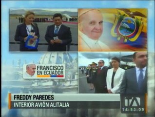 Desde el interior del avión papal se informó los detalles del vuelo desde Roma a Quito