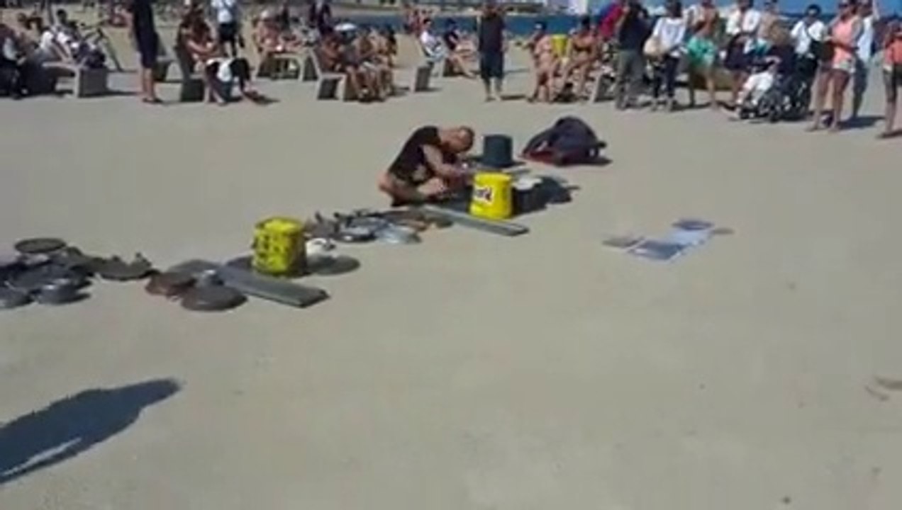 Amazing Beach Drummer