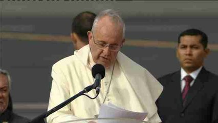 El papa insta a fomentar el diálogo y la participación a su llegada a Ecuador