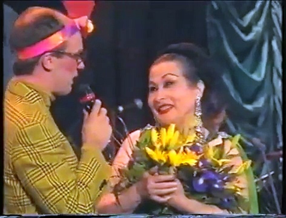 Yma Sumac gets furious and leaves the stage.