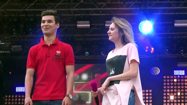 Конкурс-караоке на Шоу в Вегасе на Оpen-Air выступает 3 пара поет - Чумачечая весна (Потап и Настя)