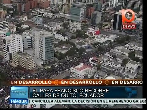 Rafael Correa recibe al Papa Francisco en su gira por Suramérica