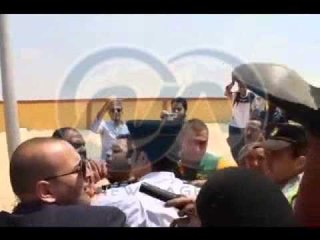 الاعتداء على شخص رفع  علامة "رابعة" أثناء جنازة النائب العام