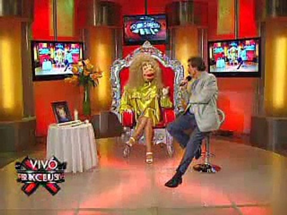 SuperXclusivo - Fotografías de guardias perriando y bebiendo con sus uniformes de la policía