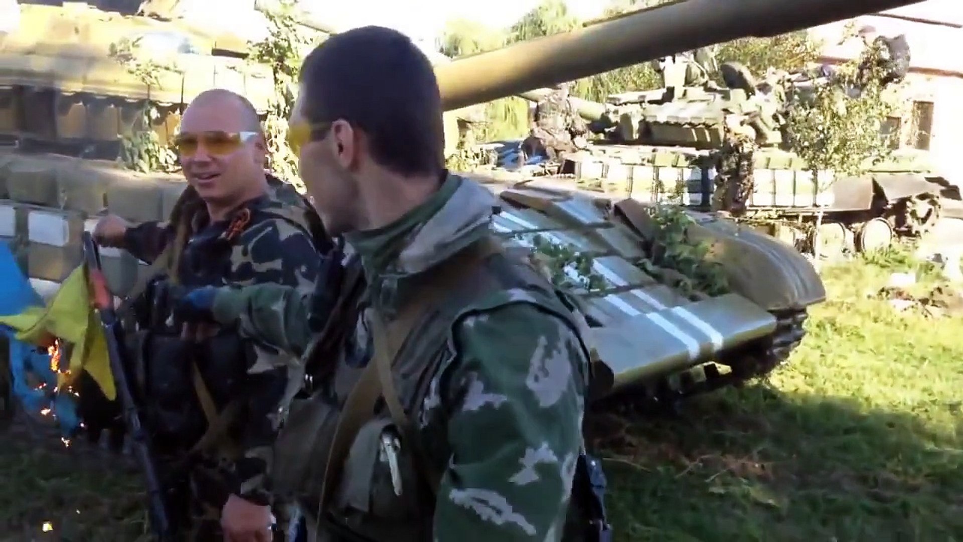 ⁣Ukraine War - Captured Ukrainian T 64 Tanks and burning Ukrainian flag near Starobesheve [ENG SUB]