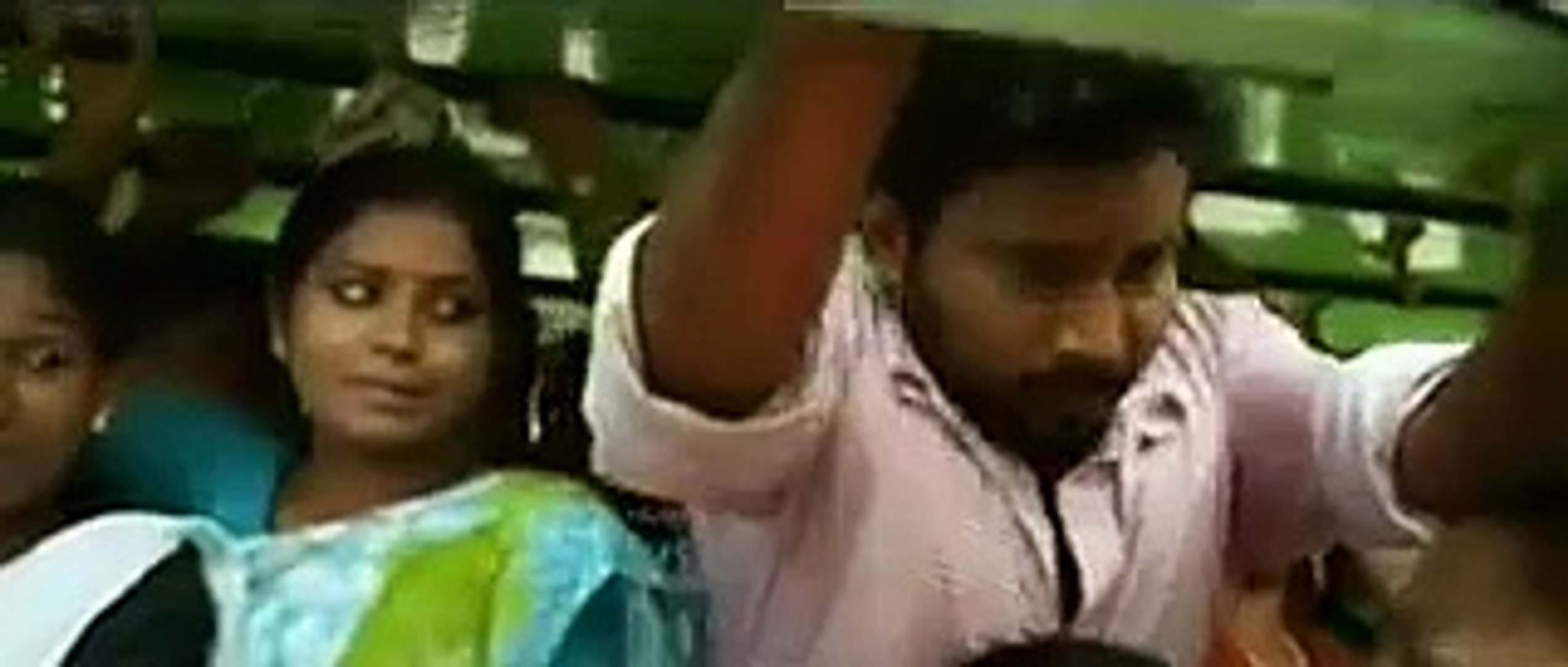 Seducing the guy in a bus- Awesome expressions !!! - video Dailymotion