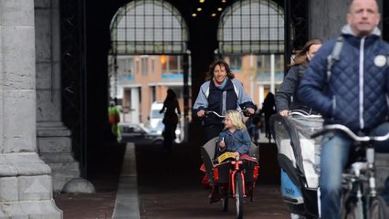 The Dutch and their bikes - Shirley Agudo