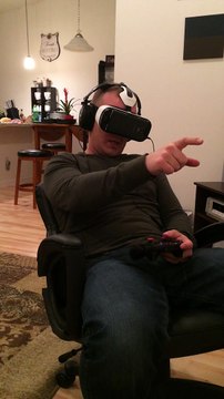 Il a eu la peur de sa vie en jouant à un jeu vidéo - Casque Réalité virtuelle Samsung Gear VR