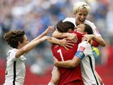 Carli Lloyd marque du milieu du terrain lors de la finale de la coupe du monde