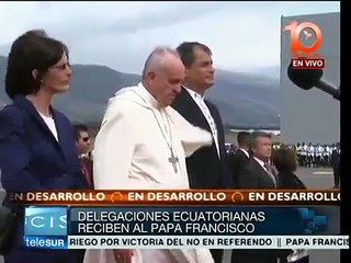 Reciben ecuatorianos al Papa Francisco con música