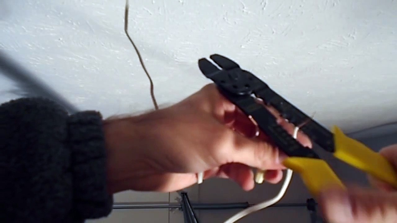 How to Connect or Splice Wires Together with a Wire Nut