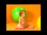 E.Q Baby - משחקים בכדורי ים - Playing with beachballs