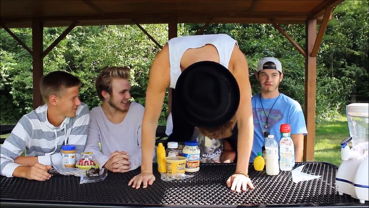 SMOOTHIE CHALLENGE (Warning: Vomit)
