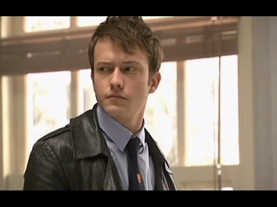 Split en español, Capitulo 5, quiero protegerte.