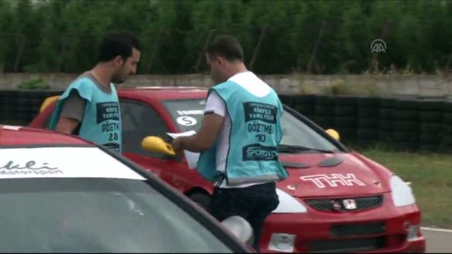 Yarış pistinde evlenme teklifi