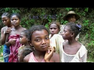 MADAGASCAR.N°9 Antsirabe et Antananarivo...Film de Raymond Grelet.