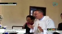 Sacerdote canta y baila en plena misa / Italian Priest sings and dances in the middle of mass