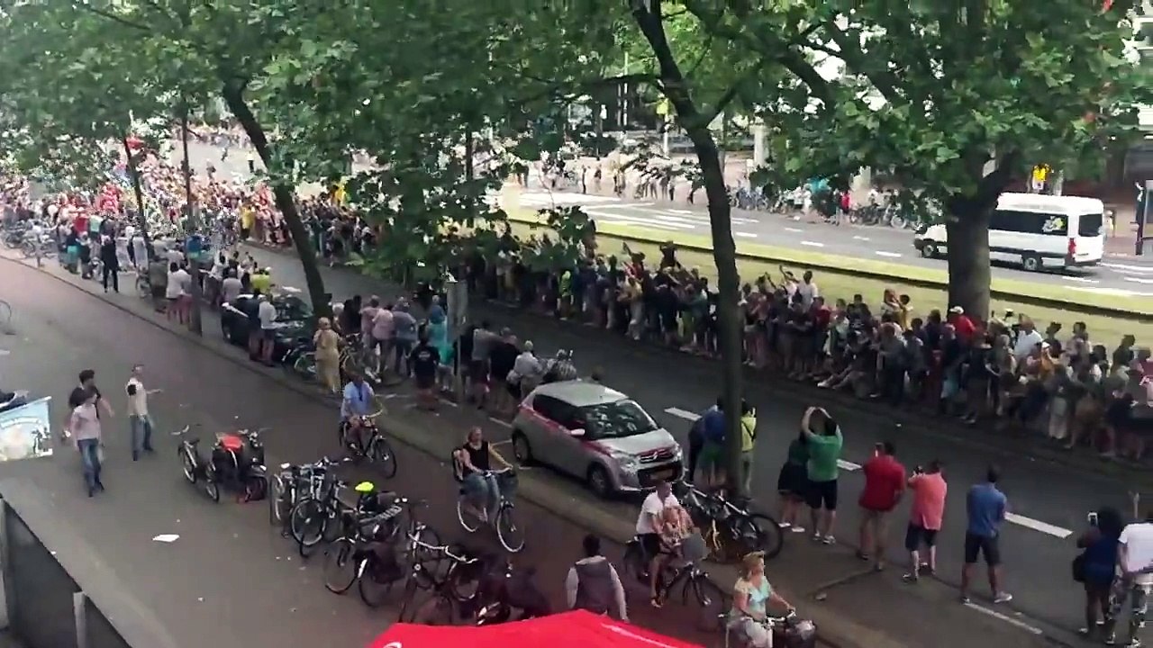 Première Chute Spectaculaire lors du Tour de France 2015