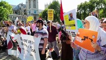 Demonstration in London against invitation for Sisi to England