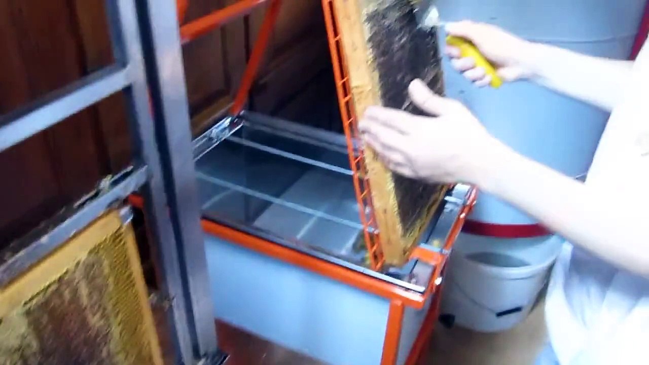 Linija za vrcanje meda 011.MOV