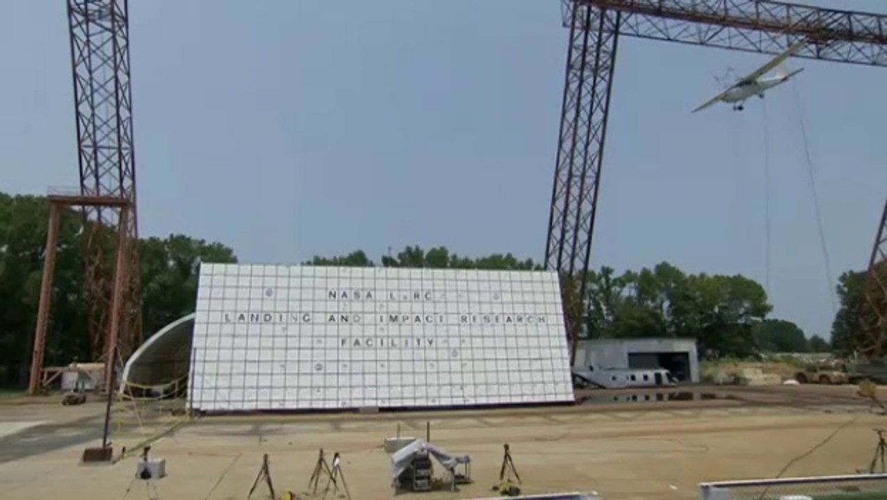 WATCH A PLANE CRASHING